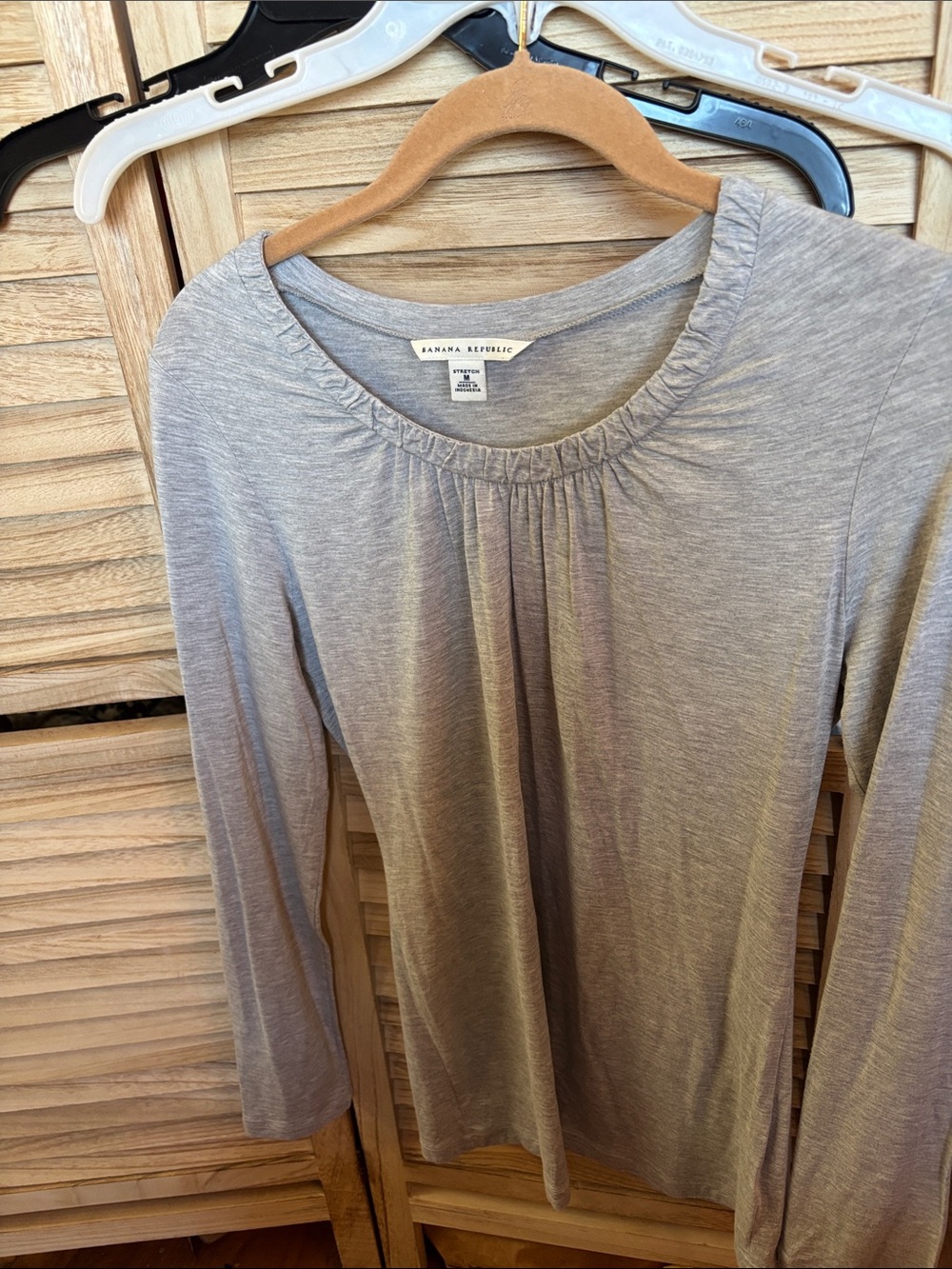 Banana Republic Light Gray Long Sleeve Pleated Neck Tee Medium